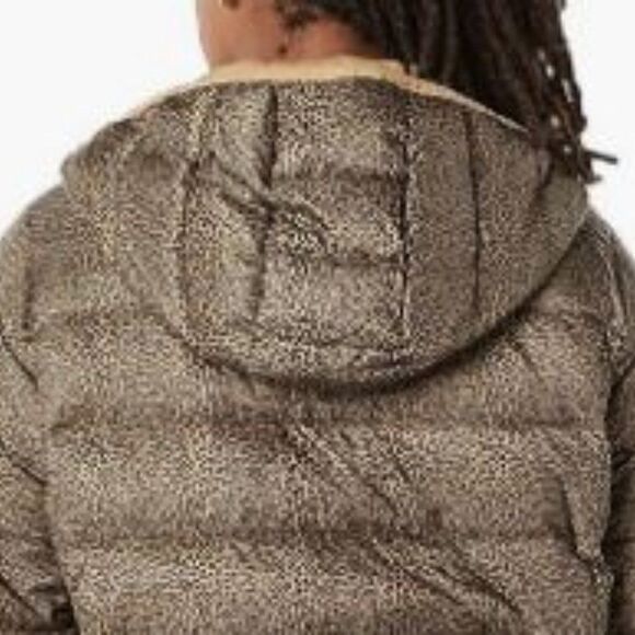 Amazon Essentials Women's Lightweight Water-Resistant Hooded Puffer Coat plus sz - Picture 5 of 5